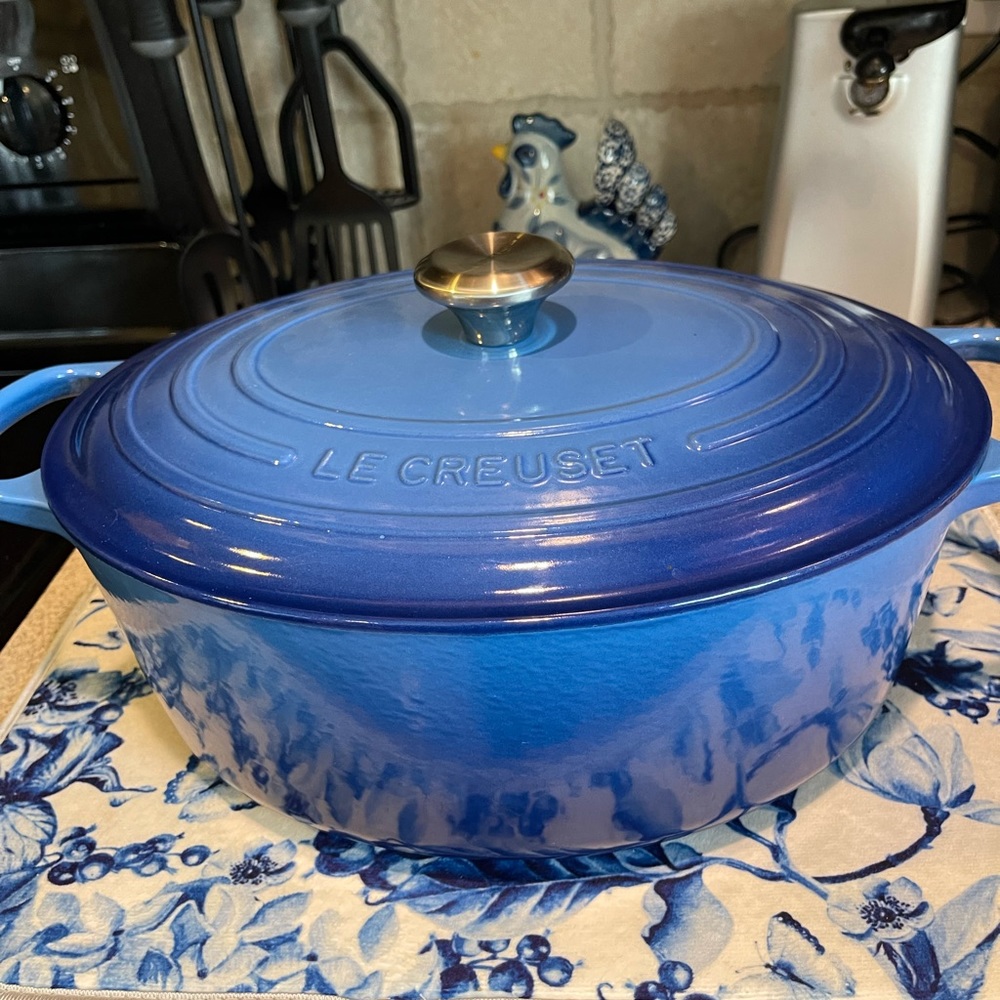 Le Creuset 9.5 quart Oval Dutch Oven-Azure Color